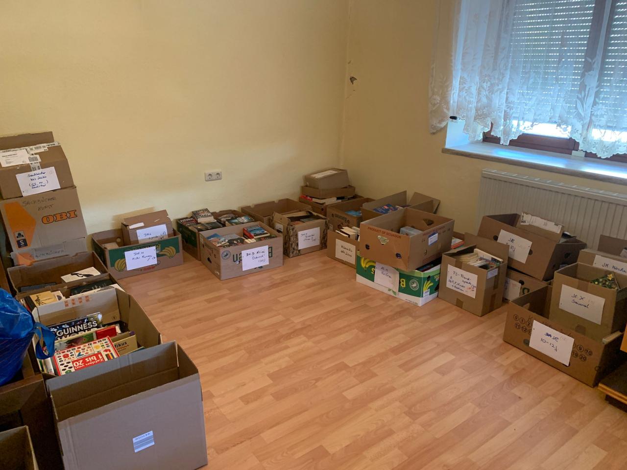 In der Zwischenzeit werden die Bücher in einem Zwischenlager in Groisbach vorsortiert.