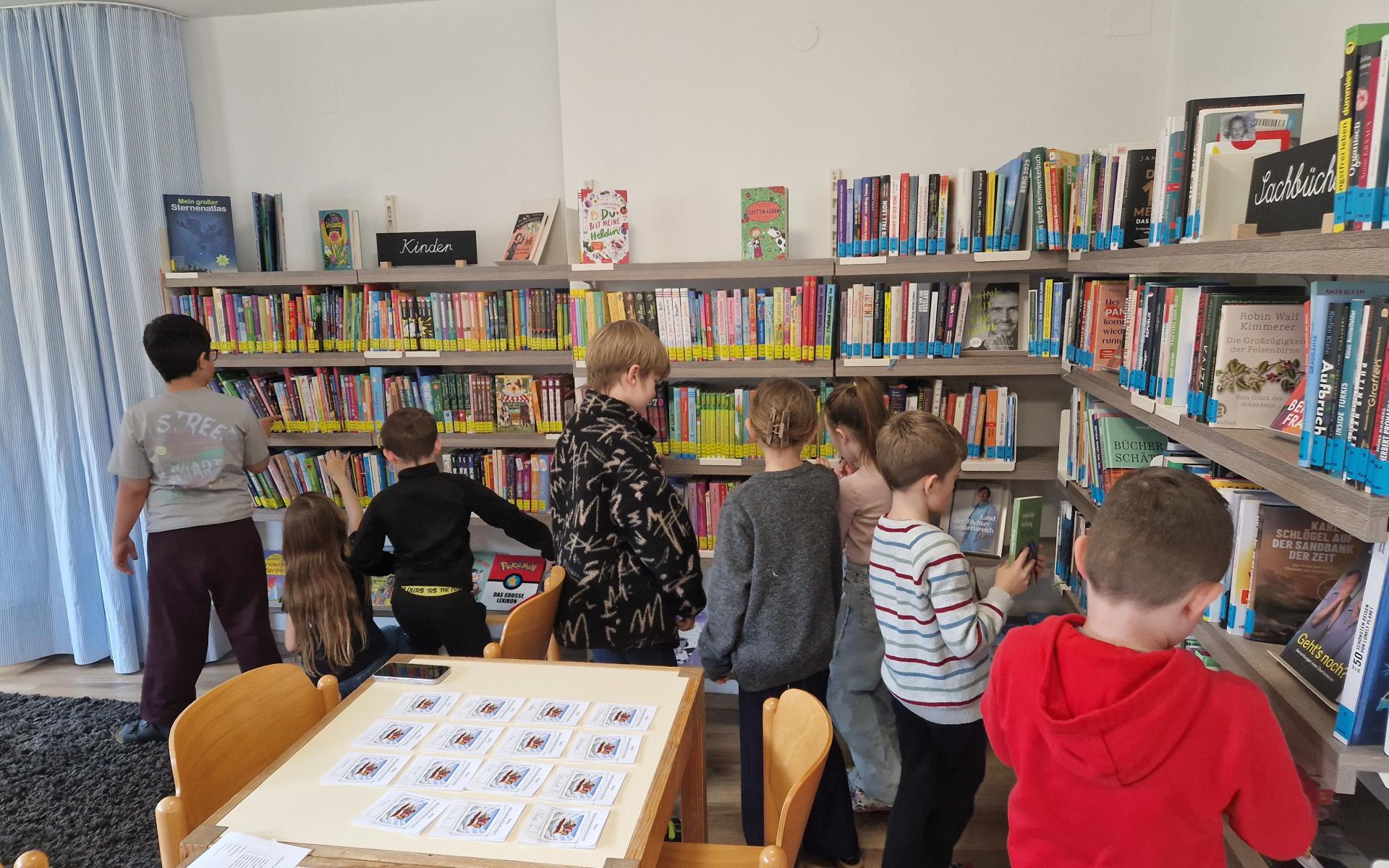 32 Kinder - 2 Klassen - viele Bibliotheksbesuche - 1 Kunstwerk
